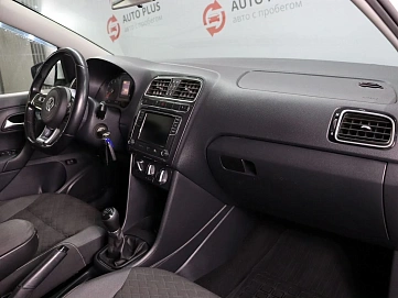 Volkswagen Polo, 2018г, передний привод, механика