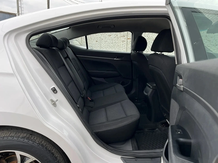 Hyundai Elantra, 2018г., передний привод, автомат