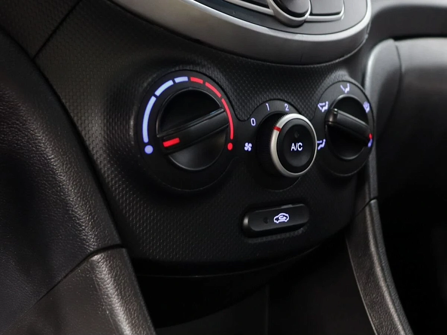 Hyundai Solaris, 2012г., передний привод, механика