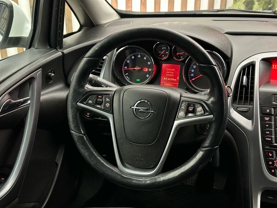 Opel Astra, 2013г., передний привод, механика