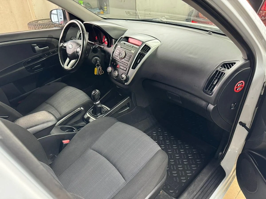 Kia Ceed, 2010г., передний привод, механика