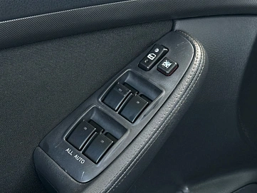 Toyota Avensis, 2003г, передний привод, автомат