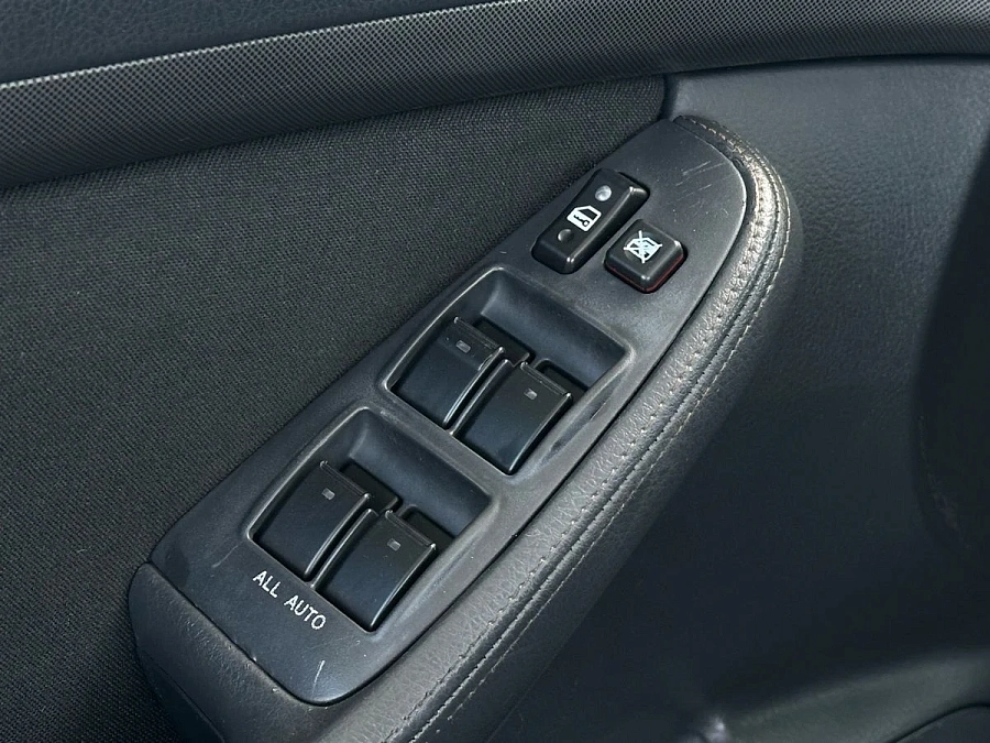 Toyota Avensis, 2003г., передний привод, автомат