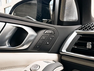 BMW X7, 2025г, полный привод, автомат