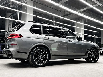 BMW X7, 2023г, полный привод, автомат