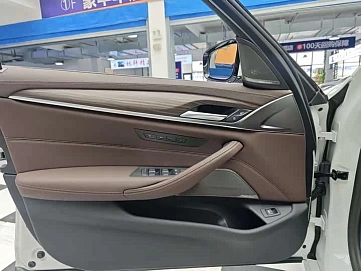 BMW 5 серии, 2021г, задний привод, автомат