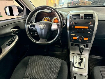 Toyota Corolla, 2011г, передний привод, автомат