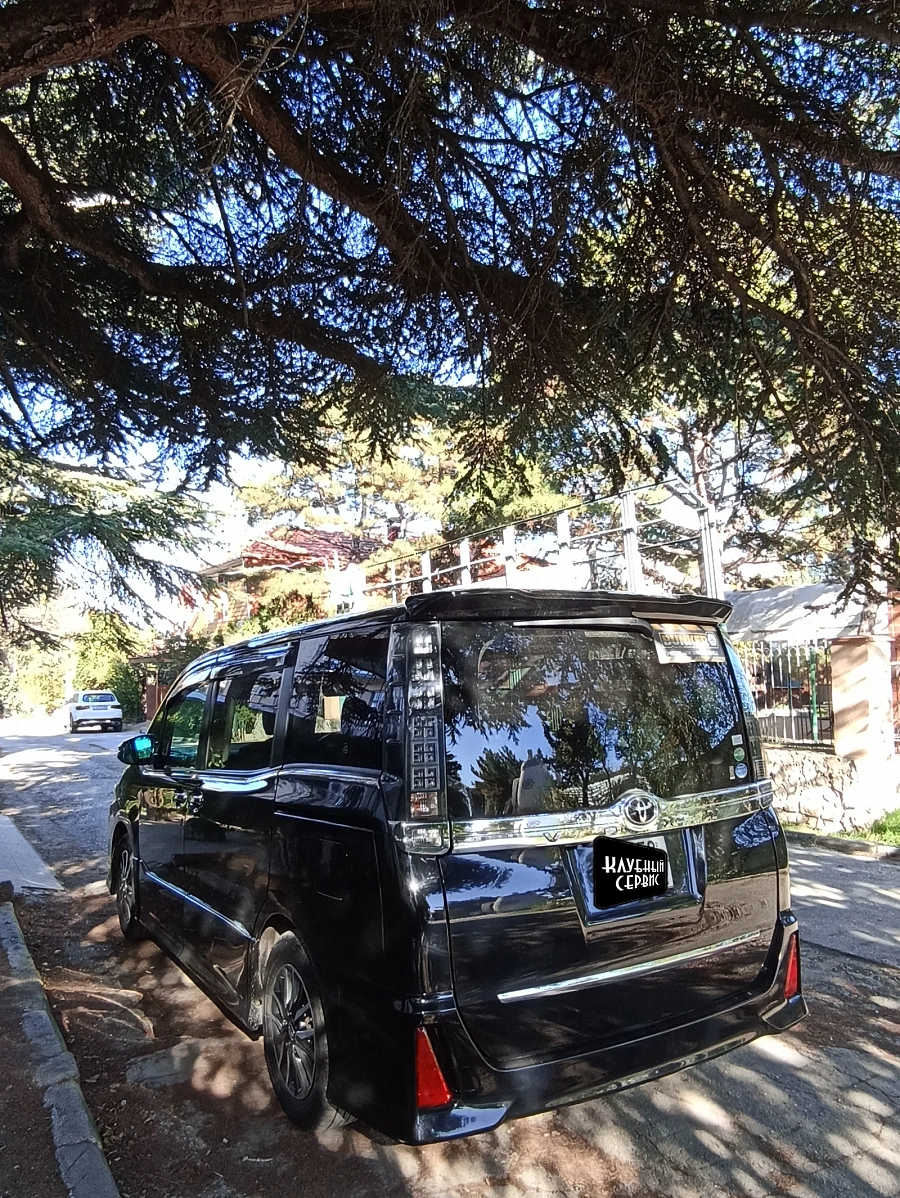 Toyota Voxy, 2015г., передний привод, вариатор