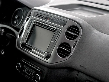 Volkswagen Tiguan, 2016г, передний привод, робот