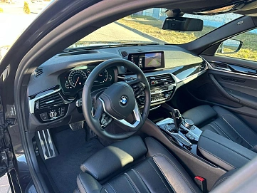 BMW 5 серии, 2019г, задний привод, автомат