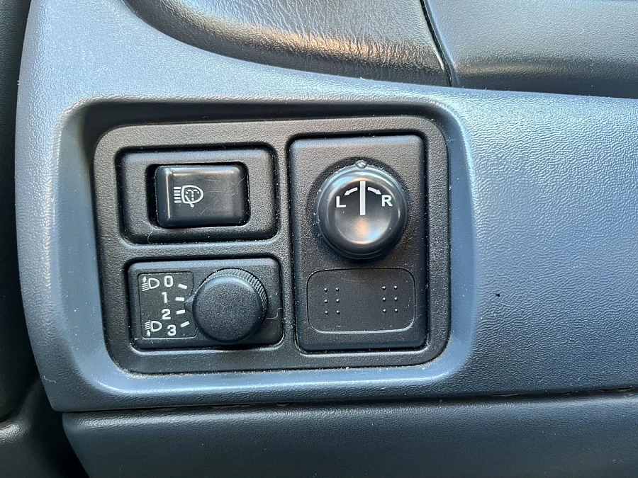 Nissan Almera, 2004г., передний привод, механика