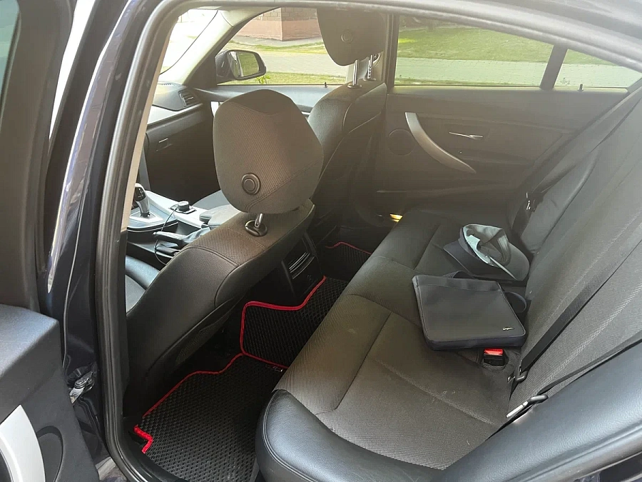 BMW 3 серии, 2016г., задний привод, автомат