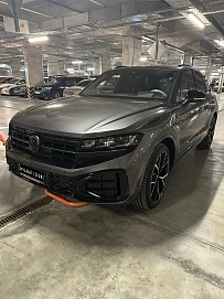 Volkswagen Touareg, 2024г, полный привод, автомат