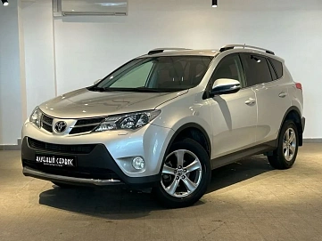Toyota RAV4, 2015г, передний привод, автомат
