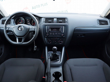 Volkswagen Jetta, 2015г, передний привод, механика