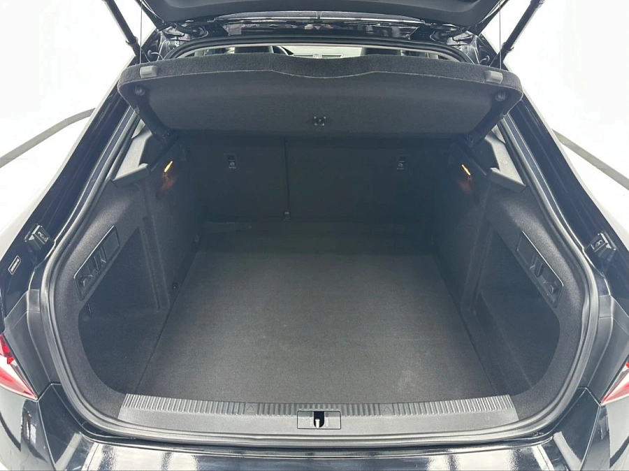 Skoda Superb, 2022г., передний привод, робот