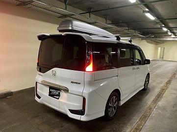 Honda Stepwgn, 2016г, передний привод, вариатор