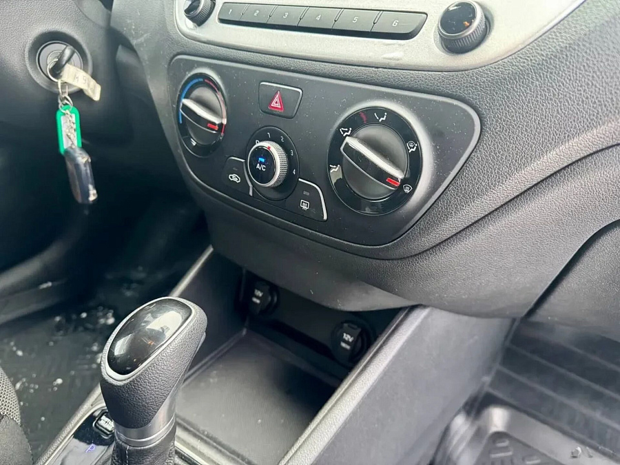 Hyundai Solaris, 2019г., передний привод, автомат