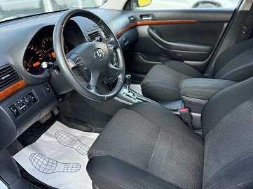Toyota Avensis, 2008г, передний привод, автомат