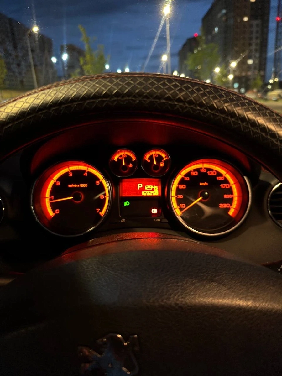 Peugeot 308, 2009г., передний привод, автомат