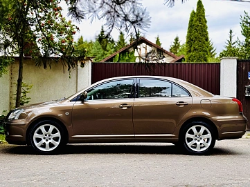 Toyota Avensis, 2005г, передний привод, автомат