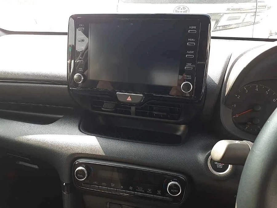 Toyota Yaris, 2021г., передний привод, вариатор