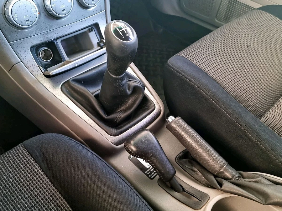 Subaru Forester, 2006г., полный привод, механика