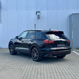 Volkswagen Touareg, 2021г, передний привод, автомат