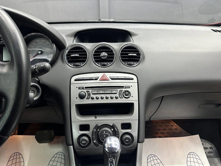 Peugeot 308, 2008г., передний привод, автомат
