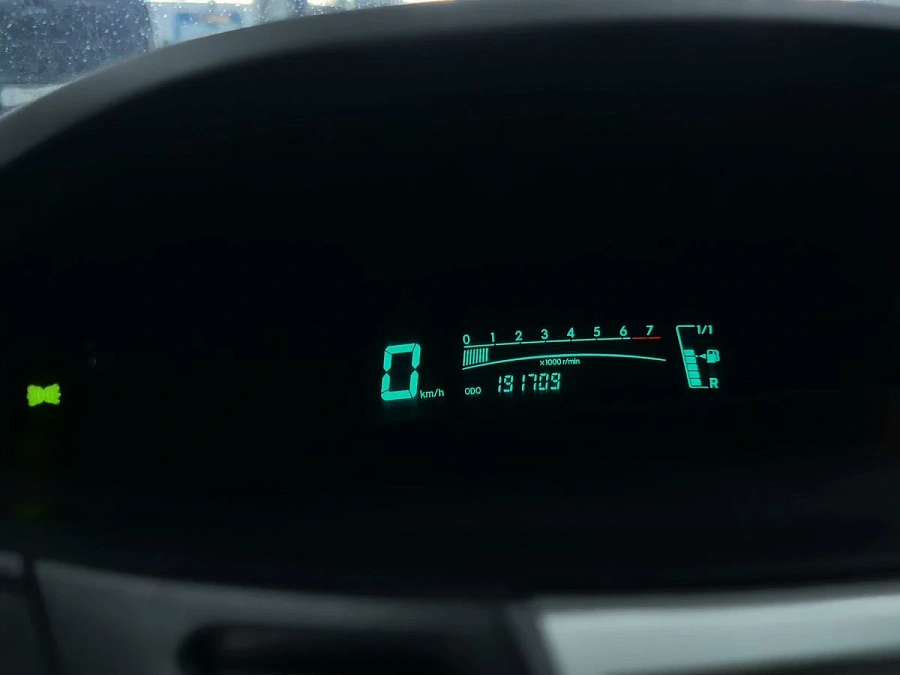 Toyota Yaris, 2006г., передний привод, механика