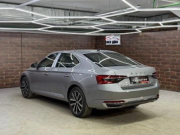 Skoda Superb, 2025г, передний привод, робот