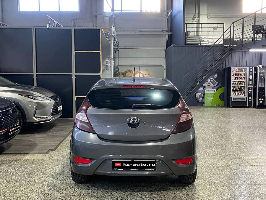 Hyundai Solaris, 2011г., передний привод, механика