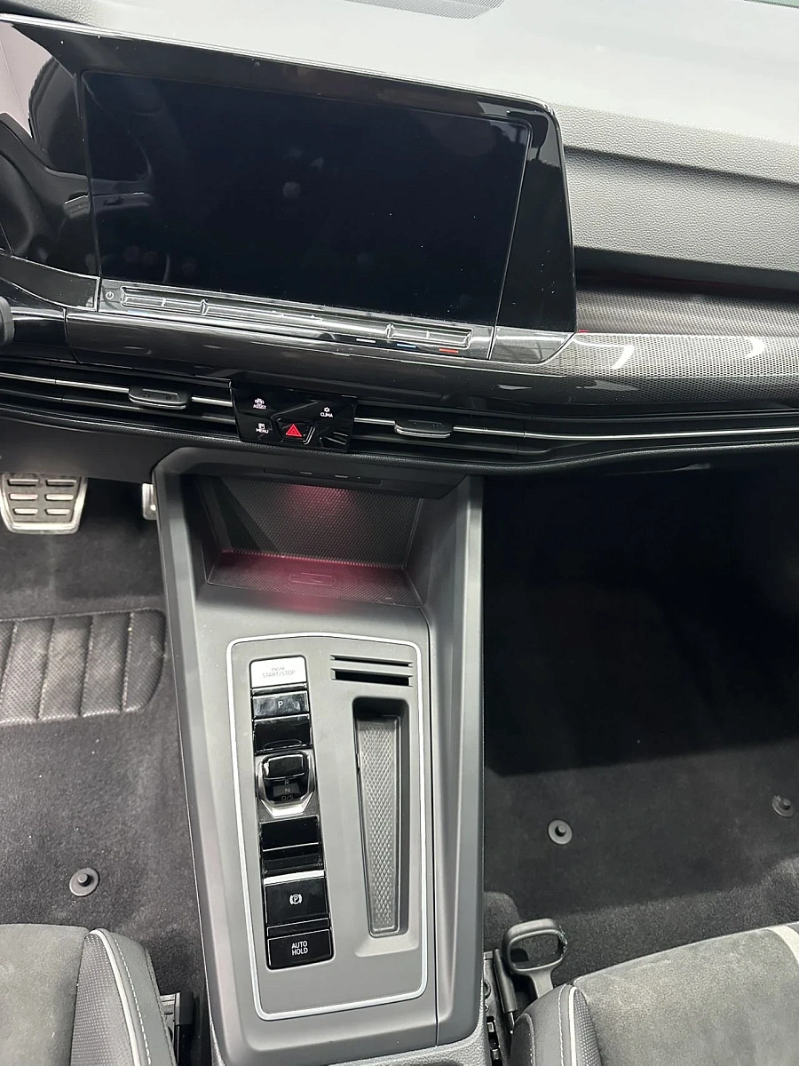 Volkswagen Golf, 2022г., передний привод, робот