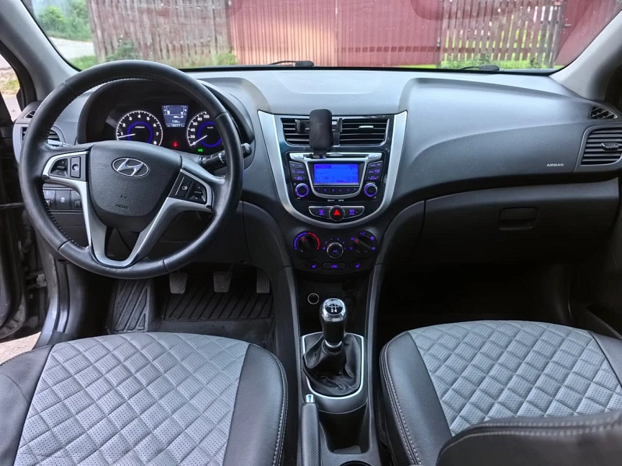 Hyundai Solaris, 2011г., передний привод, механика