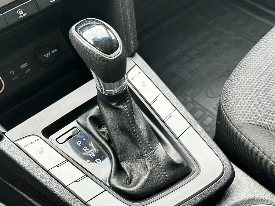 Hyundai Elantra, 2016г., передний привод, автомат