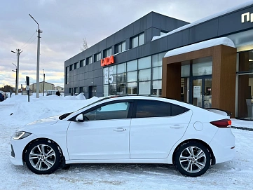 Hyundai Elantra, 2016г, передний привод, автомат