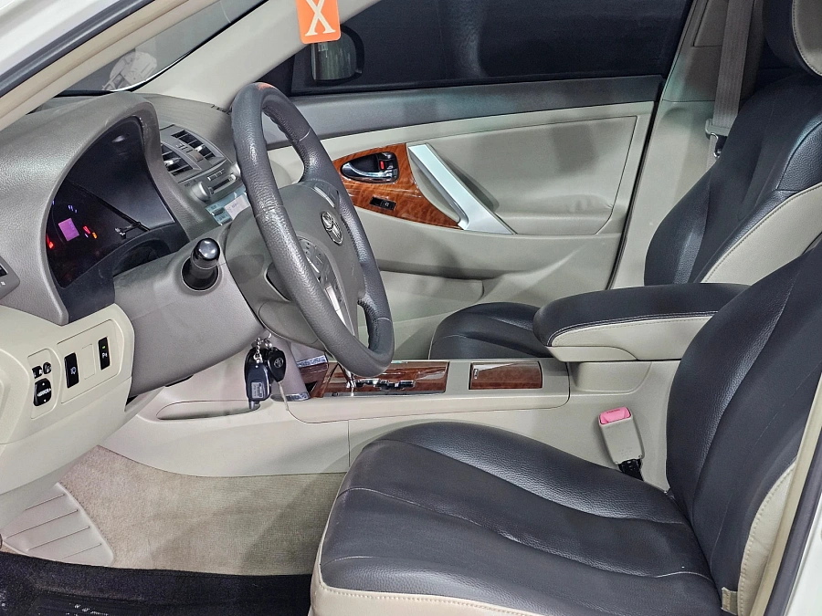 Toyota Camry, 2010г., передний привод, автомат