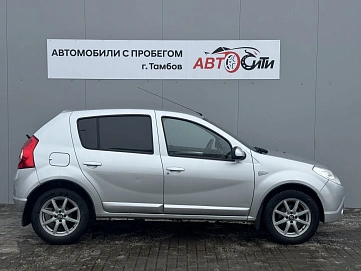 Renault Sandero, 2011г, передний привод, механика