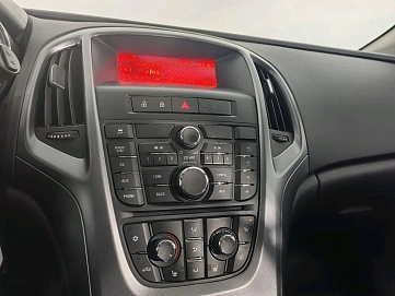 Opel Astra, 2013г, передний привод, механика