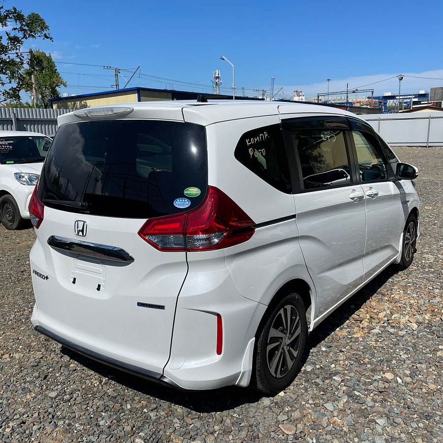 Honda Freed, 2017г., полный привод, робот
