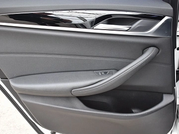 BMW 5 серии, 2018г., задний привод, автомат