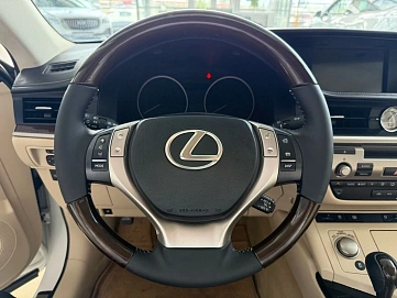 Lexus ES, 2013г, передний привод, автомат