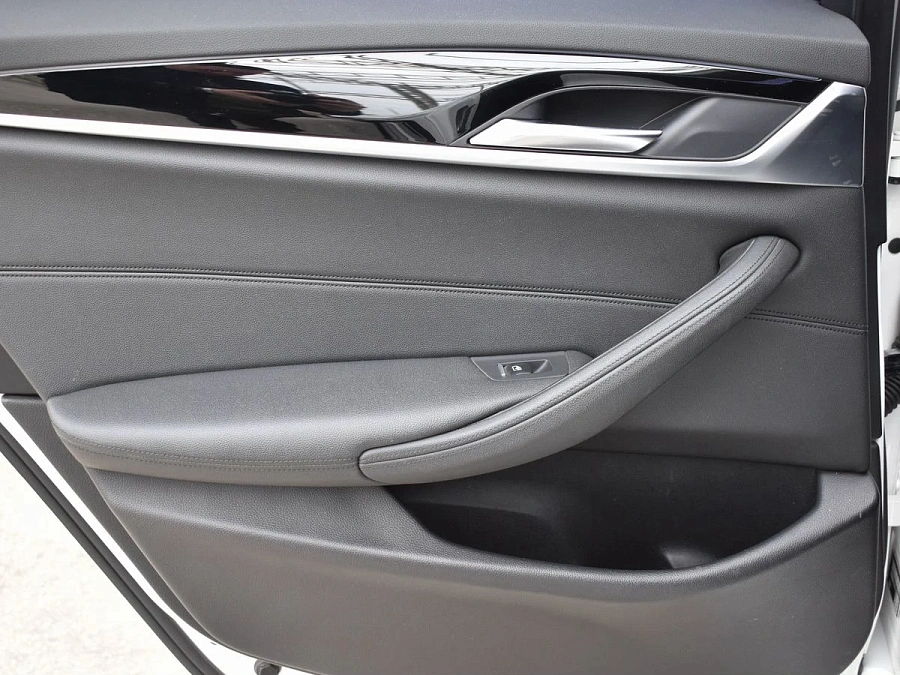 BMW 5 серии, 2018г., задний привод, автомат