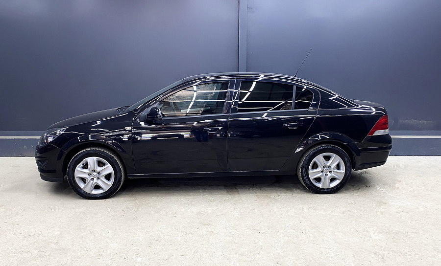Opel Astra, 2014г., передний привод, механика