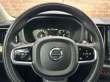 Volvo XC60, 2019г, полный привод, автомат