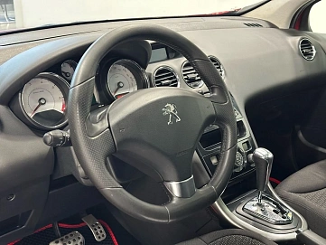 Peugeot 308, 2011г, передний привод, автомат