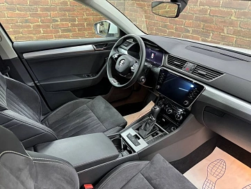 Skoda Superb, 2022г, передний привод, робот