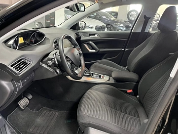 Peugeot 308, 2020г, передний привод, автомат