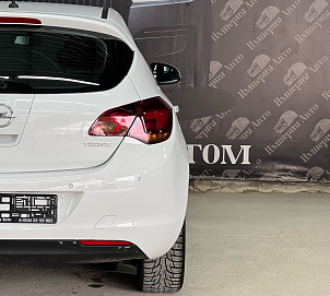 Opel Astra, 2011г, передний привод, автомат
