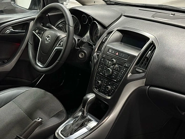 Opel Astra, 2011г, передний привод, автомат